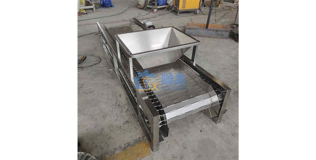 不鏽鋼鏈板輸送機的主要作用和功能