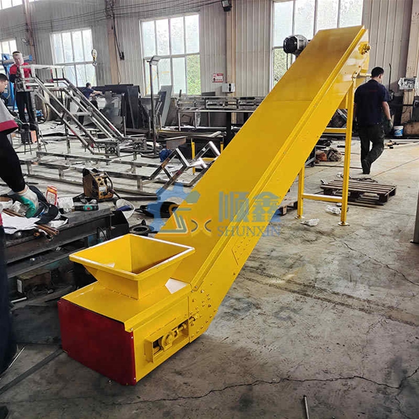 全（quán）封閉（bì）皮帶提（tí）升機