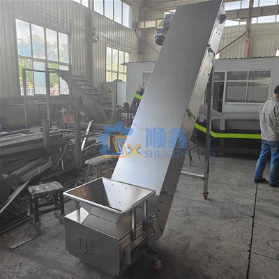 全封閉皮（pí）帶提升機